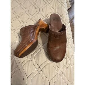 UGG Women's Brown Abbie Leather Studded Sheepskin Lined Heeled Mule Clogs Size 8